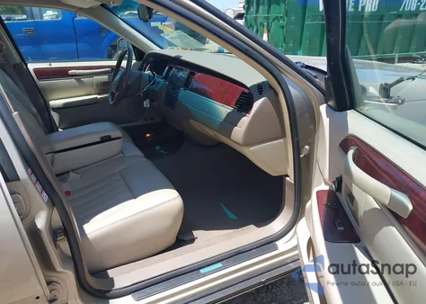 2004 Lincoln Town Car Signature из США, поврежденный, VIN 1LNHM81W74Y650763